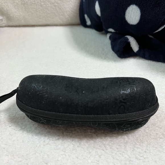 Black Cat Eye Sunglasses - Picture 4 of 4